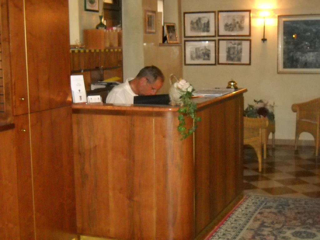 Hotel Faccioli Valeggio sul Mincio Bagian luar foto