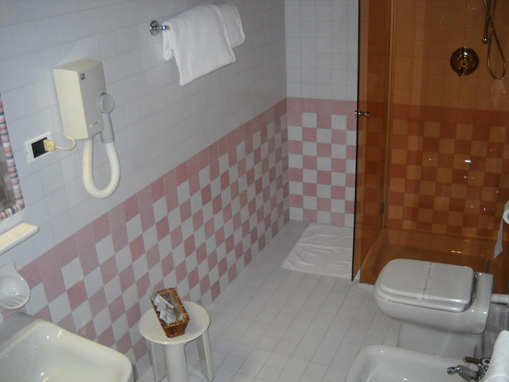Hotel Faccioli Valeggio sul Mincio Ruang foto