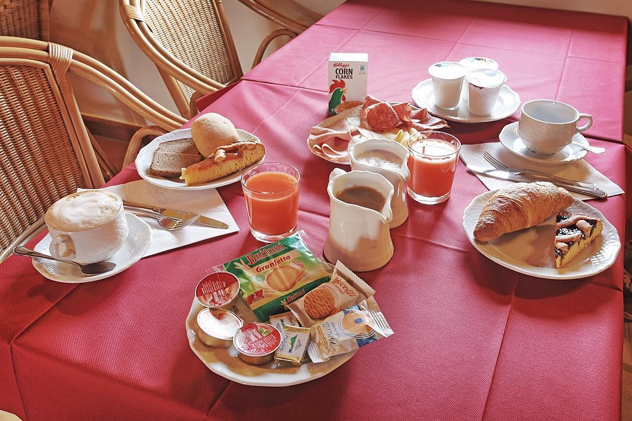 Hotel Faccioli Valeggio sul Mincio Bagian luar foto